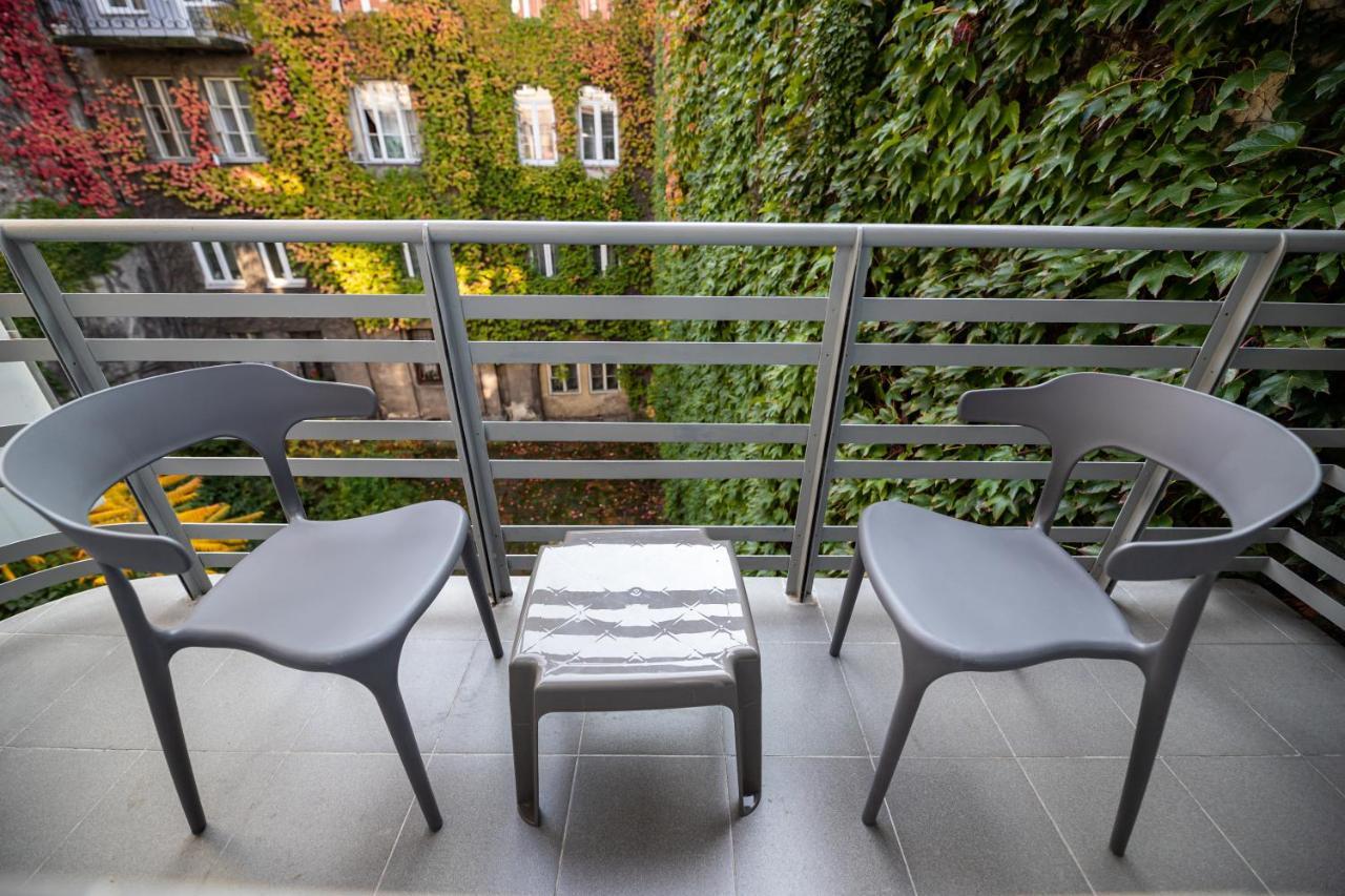 Levia Apartment-With 2 Bedrooms In The Old Town Lviv Exterior photo