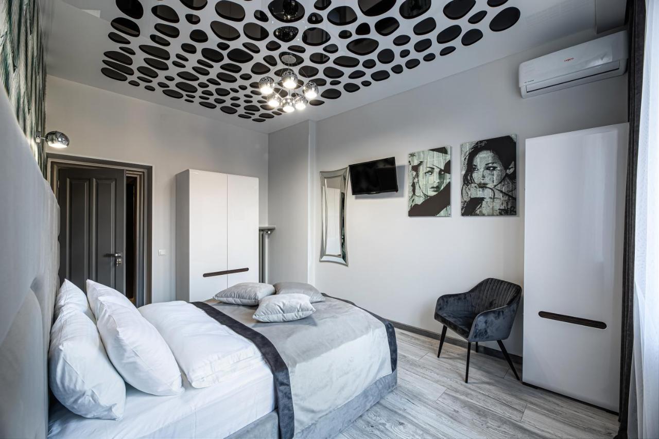 Levia Apartment-With 2 Bedrooms In The Old Town Lviv Exterior photo